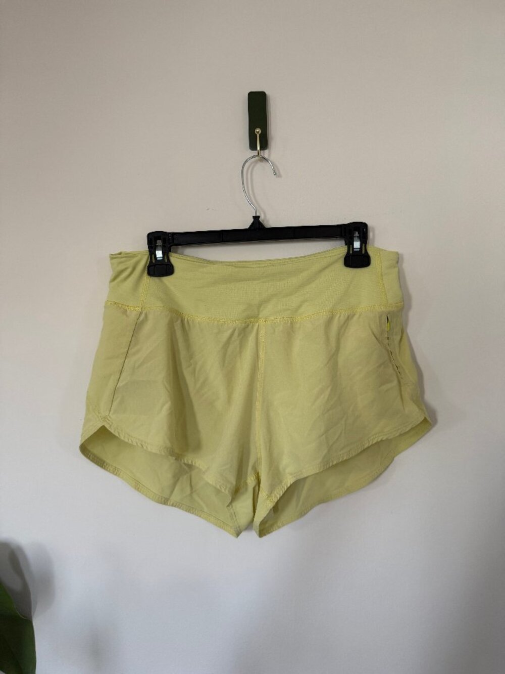 Outdoor Voices Athletic Shorts Pale Yellow Size L